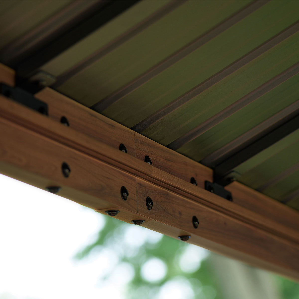 Dunham 12 x 16 pi toit double en acier galvanisé, poteaux en aluminium aspect bois