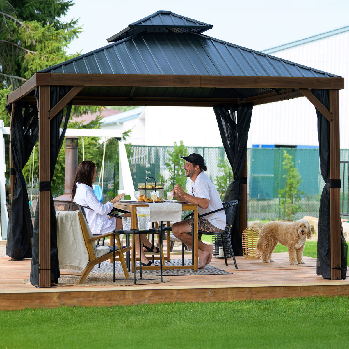 Dunham 12 x 16 pi toit double en acier galvanisé, poteaux en aluminium aspect bois